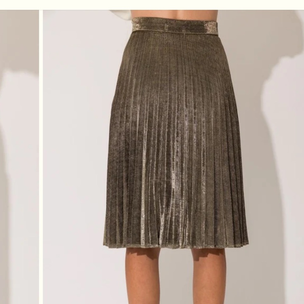 GILLI LUREX FABRIC PLEATED MIDI SKIRT, Small - Picture 4 of 4